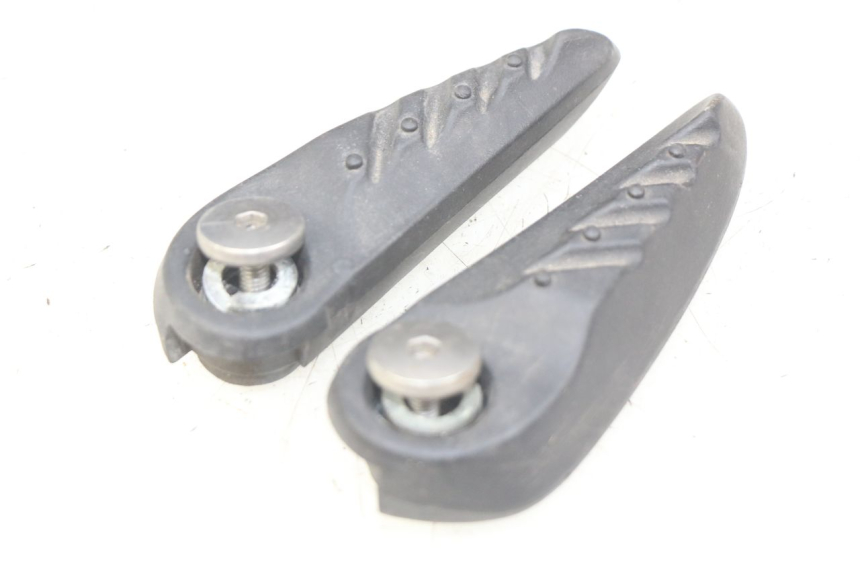 photo de PAIR OF REAR FOOTRESTS MBK OVETTO 2T 50 (2007 - 2017) - Alternative perspective