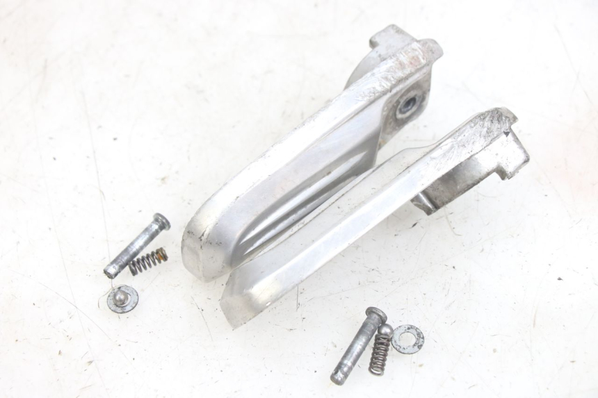 photo de PAIR OF REAR FOOTRESTS HONDA PCX (JF28) 125 (2009 - 2011) - Alternative perspective