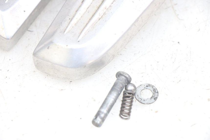 photo de PAIR OF REAR FOOTRESTS HONDA PCX (JF28) 125 (2009 - 2011) - Technical close-up