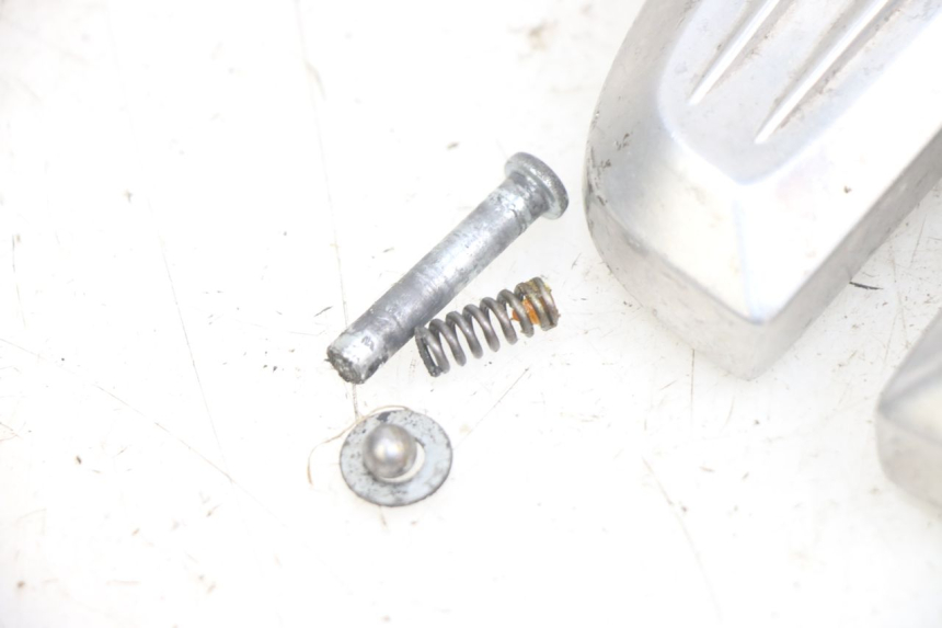 photo de PAIR OF REAR FOOTRESTS HONDA PCX (JF28) 125 (2009 - 2011) - Product overview