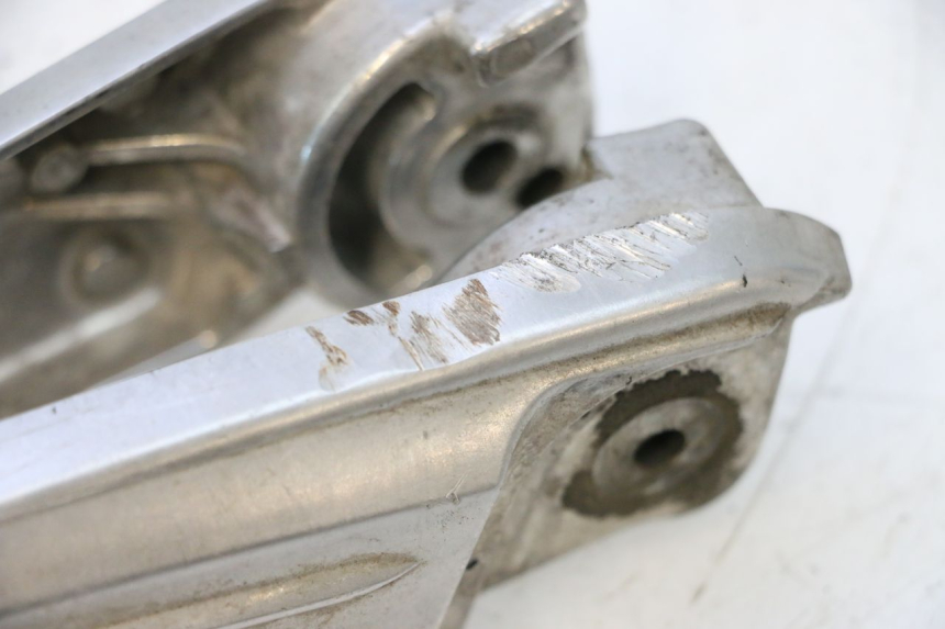 photo de PAIR REAR FOOTRESTS HONDA PCX (JF57/JF64) 125 (2014 - 2018) - Zoom on usage condition