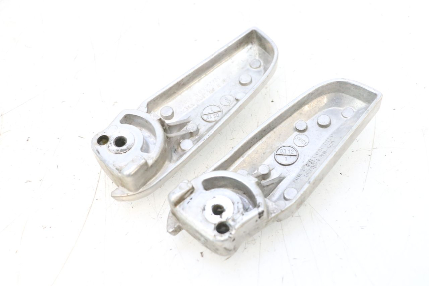 photo de PAIR REAR FOOTRESTS HONDA PCX (JF57/JF64) 125 (2014 - 2018) - Surface and material condition