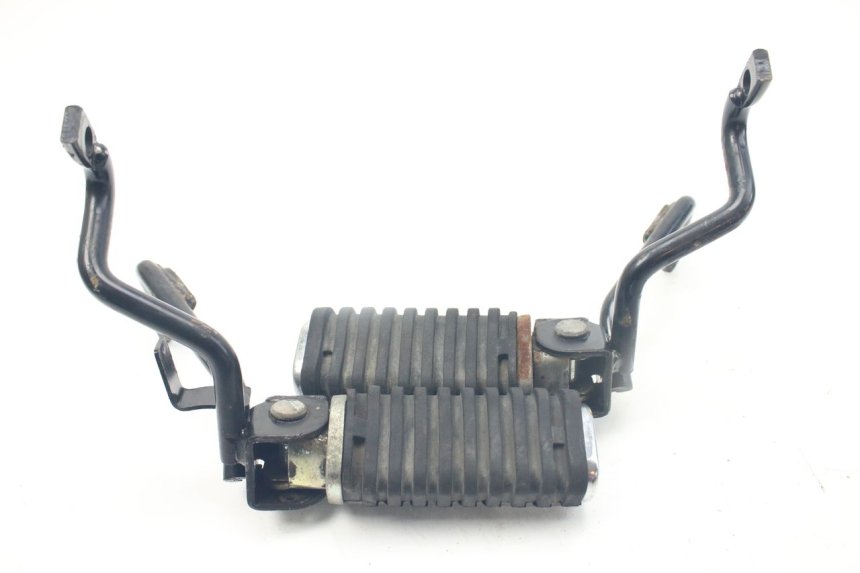 photo de PAIR OF REAR FOOTRESTS KYMCO PEOPLE 250 (2004 - 2008) - Zoom on usage condition