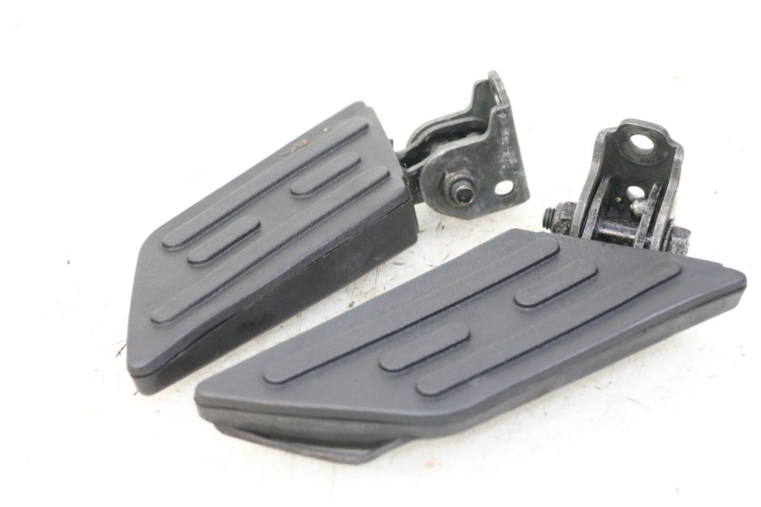 photo de PAIR OF REAR FOOTRESTS PEUGEOT KISBEE 4T 50 (2018 - 2022) - Main view