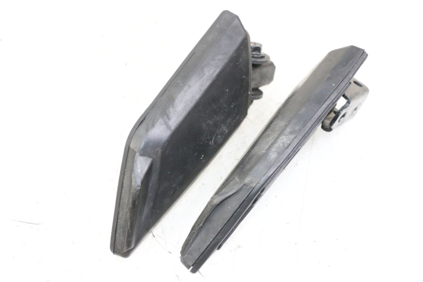 photo de PAIR OF REAR FOOTRESTS PEUGEOT KISBEE 4T 50 (2018 - 2022) - Zoom on usage condition