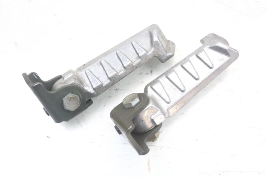 photo de PAIR OF REAR FOOTRESTS PEUGEOT LUDIX 50 (2005 - 2007) - Component detail