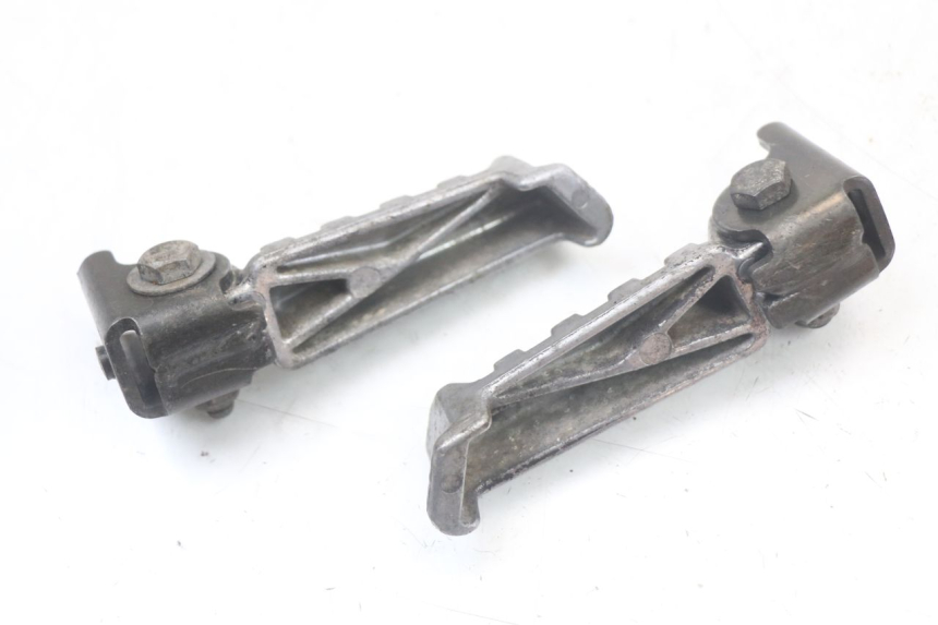 photo de PAIR OF REAR FOOTRESTS PEUGEOT LUDIX 50 (2005 - 2007) - Technical close-up