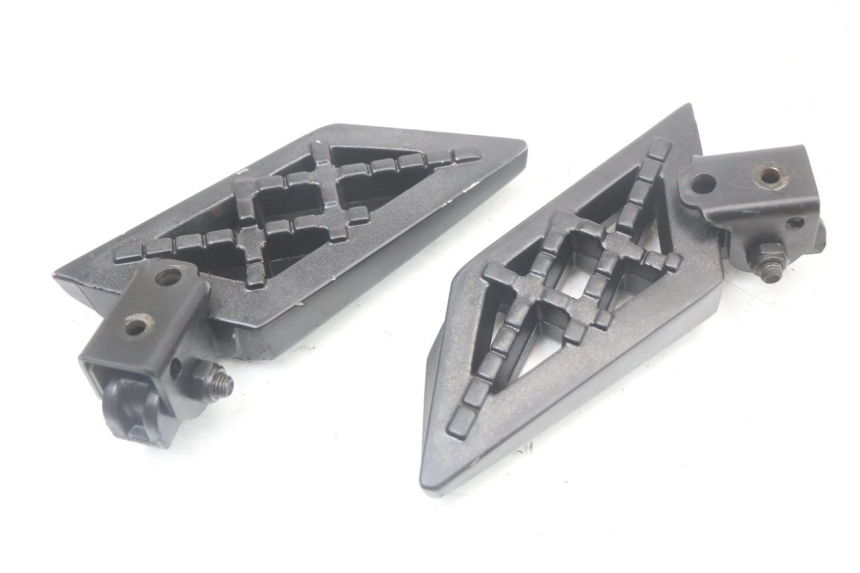 photo de PAIR REAR FOOTRESTS PEUGEOT STREETZONE 4T 50 (2018 - 2023) - Zoom on usage condition