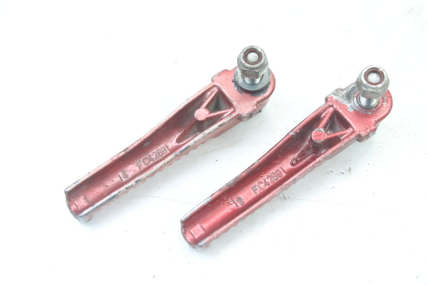 photo de PAIR OF REAR FOOTRESTS PEUGEOT TKR TREKKER FURIOUS 50 (2005 - 2014) - Technical close-up