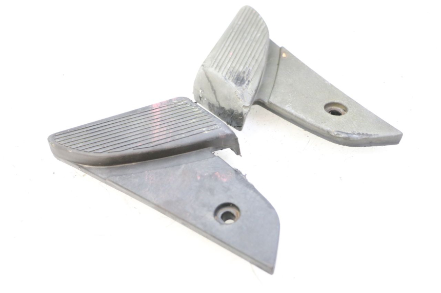 photo de PAIR OF REAR FOOTRESTS PIAGGIO VESPA S 2T 50 (2007 - 2014) - Main view