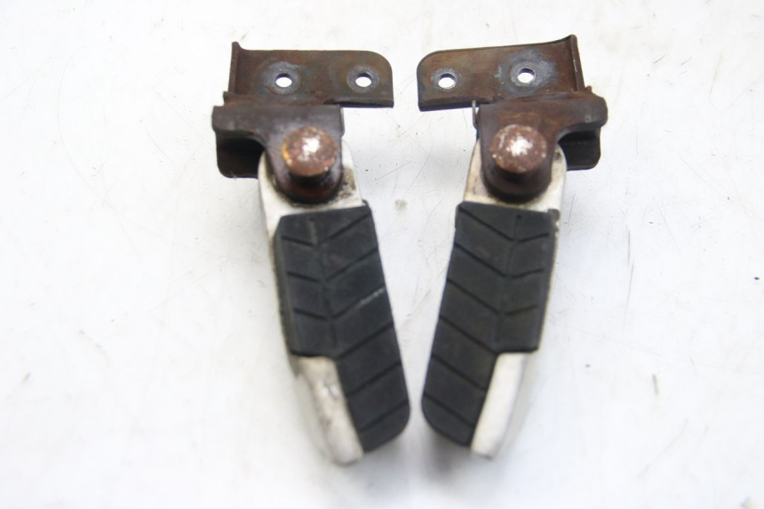 photo de PAIR OF REAR FOOTRESTS DAELIM S3 125 (2010 - 2017) - Component detail