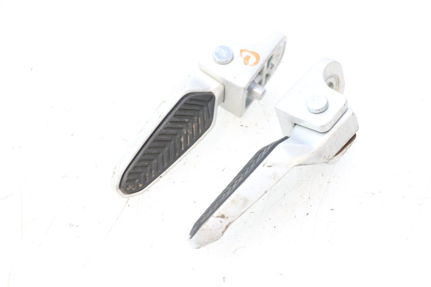 photo de PAIR REAR FOOTRESTS BAIKU SAKURA 1 (2021 - 2025) - Main view