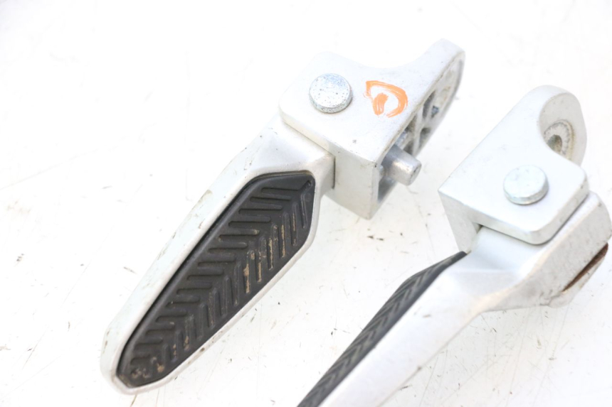 photo de PAIR REAR FOOTRESTS BAIKU SAKURA 1 (2021 - 2025) - Fixing points details