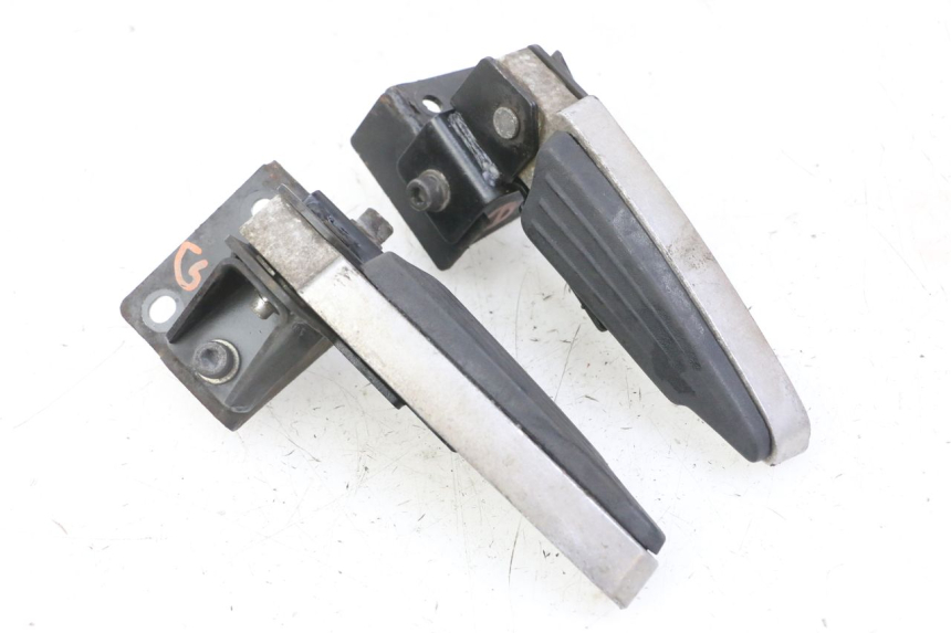 photo de PAIR REAR FOOTRESTS PEUGEOT SATELIS 125 (2013 - 2018) - Component detail