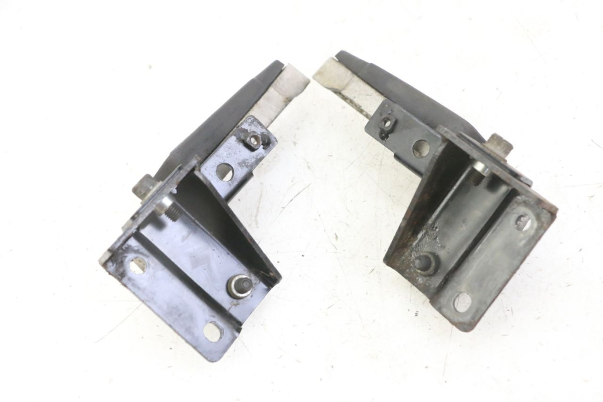 photo de PAIR REAR FOOTRESTS PEUGEOT SATELIS 125 (2013 - 2018) - Technical close-up