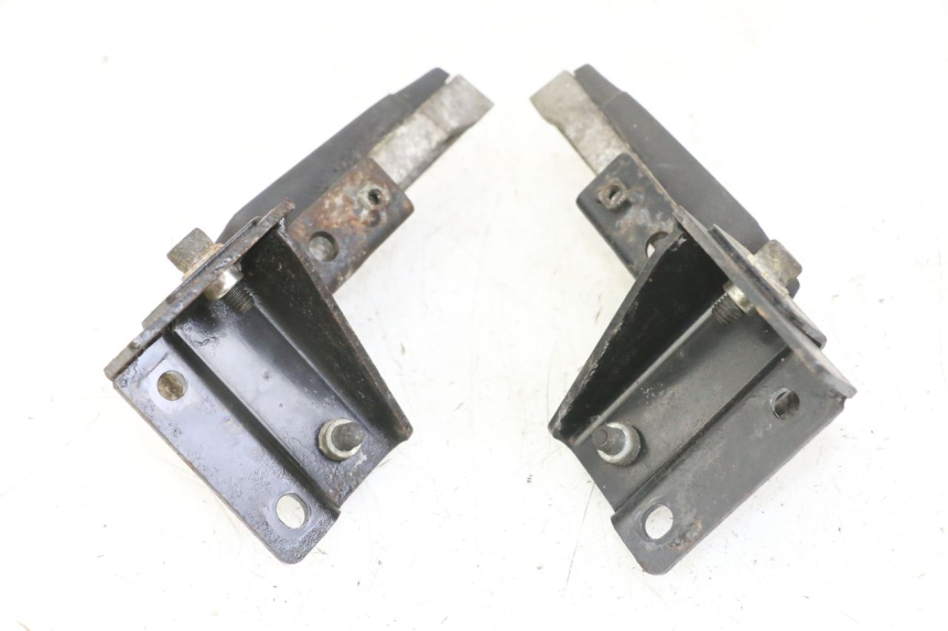 photo de PAIR REAR FOOTRESTS PEUGEOT SATELIS 125 (2013 - 2018) - Zoom on usage condition