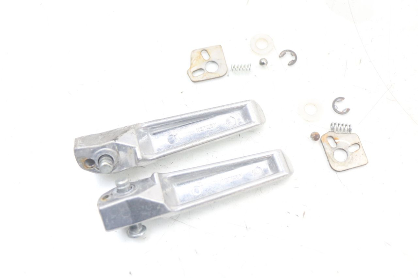 photo de PAIR REAR FOOTRESTS MASAI SCRAMBLER SPORT 125 (2021 - 2025) - Technical close-up