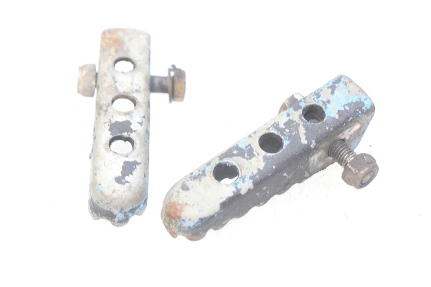 photo de PAIR OF REAR FOOTRESTS DERBI SENDA 50 (2003 - 2005) - Zoom on usage condition