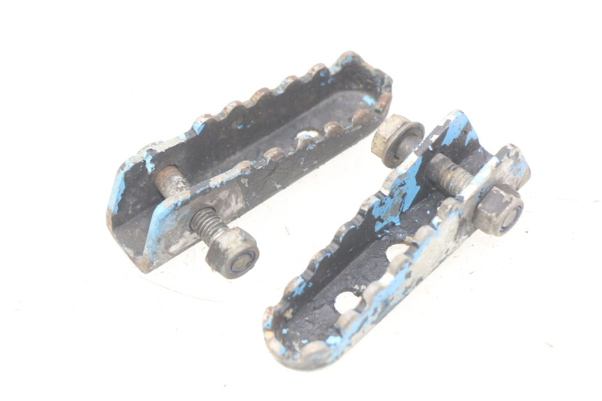photo de PAIR OF REAR FOOTRESTS DERBI SENDA 50 (2003 - 2005) - Alternative perspective