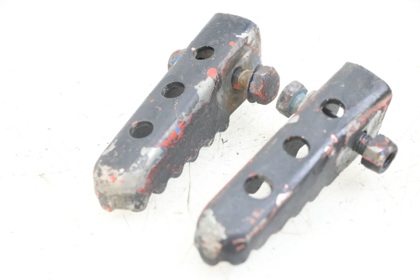 photo de PAIR OF REAR FOOTRESTS DERBI SENDA SM X-TREME 50 (2006 - 2010) - Zoom on usage condition