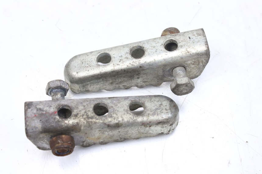 photo de PAIR OF REAR FOOTRESTS GILERA SMT SUPERMOTARD 50 (2009 - 2017) - Zoom on usage condition