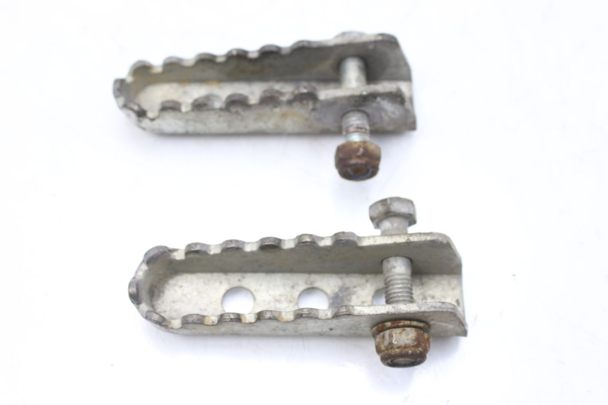 photo de PAIR OF REAR FOOTRESTS GILERA SMT SUPERMOTARD 50 (2009 - 2017) - Technical close-up