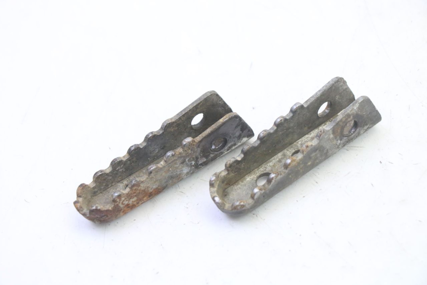 photo de PAIR OF REAR FOOTRESTS GILERA SMT SUPERMOTARD 50 (2009 - 2017) - Zoom on usage condition