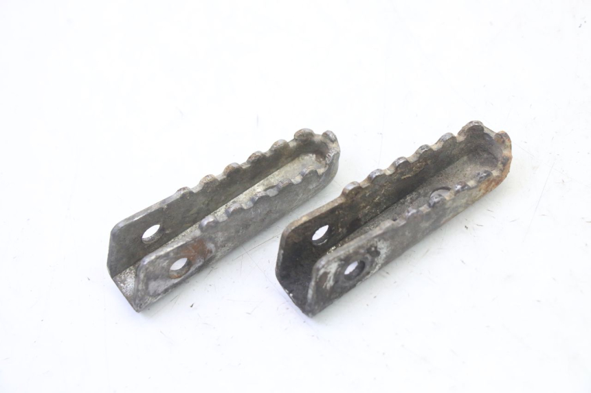 photo de PAIR OF REAR FOOTRESTS GILERA SMT SUPERMOTARD 50 (2009 - 2017) - Alternative perspective