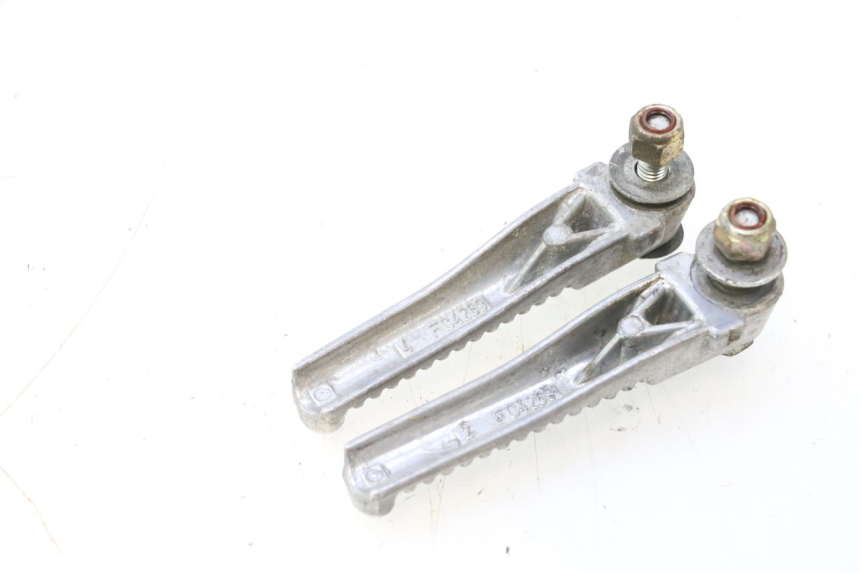 photo de PAIR REAR FOOTRESTS PEUGEOT SPEEDFIGHT 2 AC 50 (2000 - 2009) - Zoom on usage condition