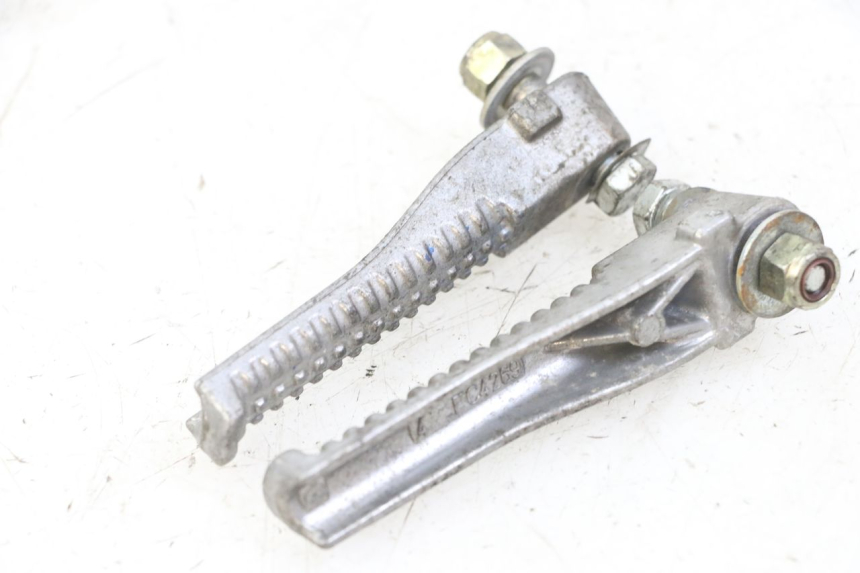 photo de PAIR REAR FOOTRESTS PEUGEOT SPEEDFIGHT 2 LC 50 (2000 - 2009) - Technical close-up