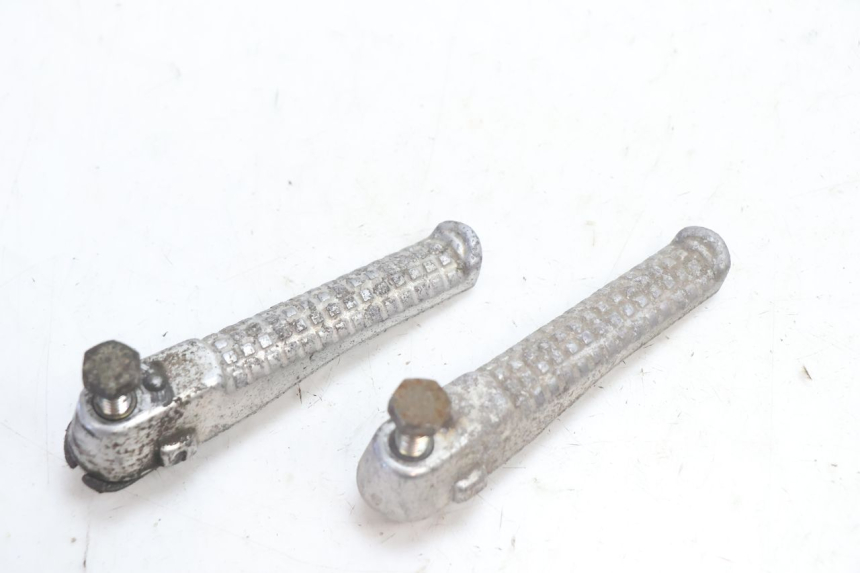 photo de PAIR OF REAR FOOTRESTS PEUGEOT SPEEDFIGHT LC 50 (1996 - 2002) - Component detail