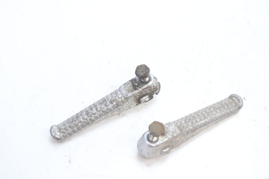 photo de PAIR OF REAR FOOTRESTS PEUGEOT SPEEDFIGHT LC 50 (1996 - 2002) - Zoom on usage condition