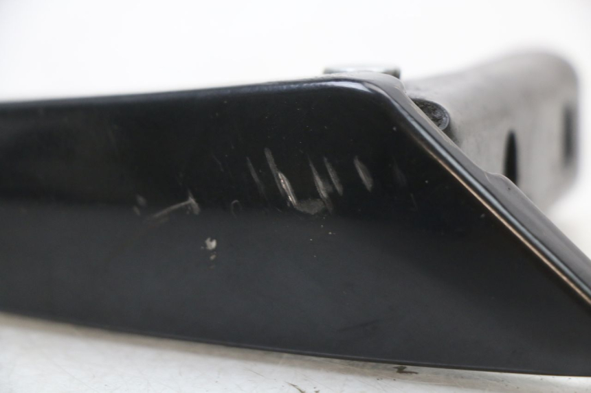 photo de PAIR OF REAR FOOTRESTS APRILIA SR 2T 50 (2018 - 2022) - Surface and material condition