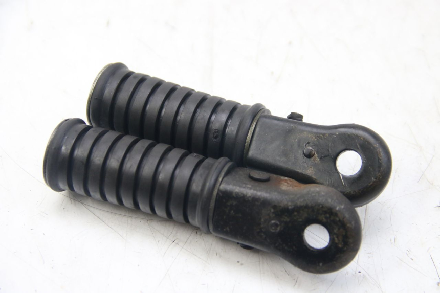 photo de PAIR OF REAR FOOTRESTS YAMAHA SR 125 (1982 - 2003) - Component detail