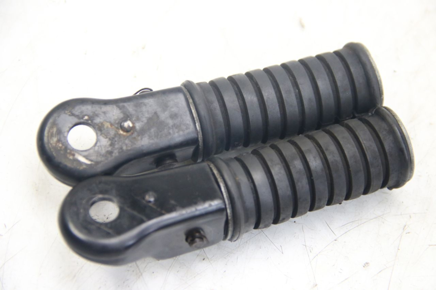 photo de PAIR OF REAR FOOTRESTS YAMAHA SR 125 (1982 - 2003) - Alternative perspective