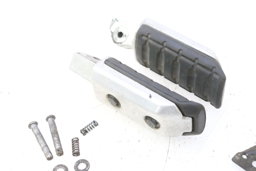 photo de PAIR REAR FOOTRESTS HONDA ST PAN EUROPEAN 1100 (1990 - 2002) - Zoom on usage condition