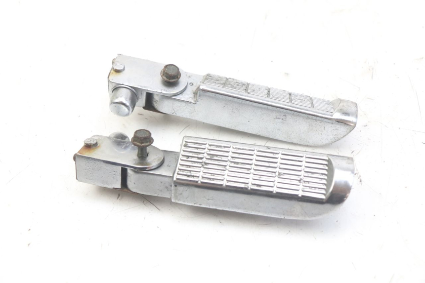 photo de PAIR REAR FOOTRESTS RAZZO STEED 125 (2012 - 2018) - Zoom on usage condition