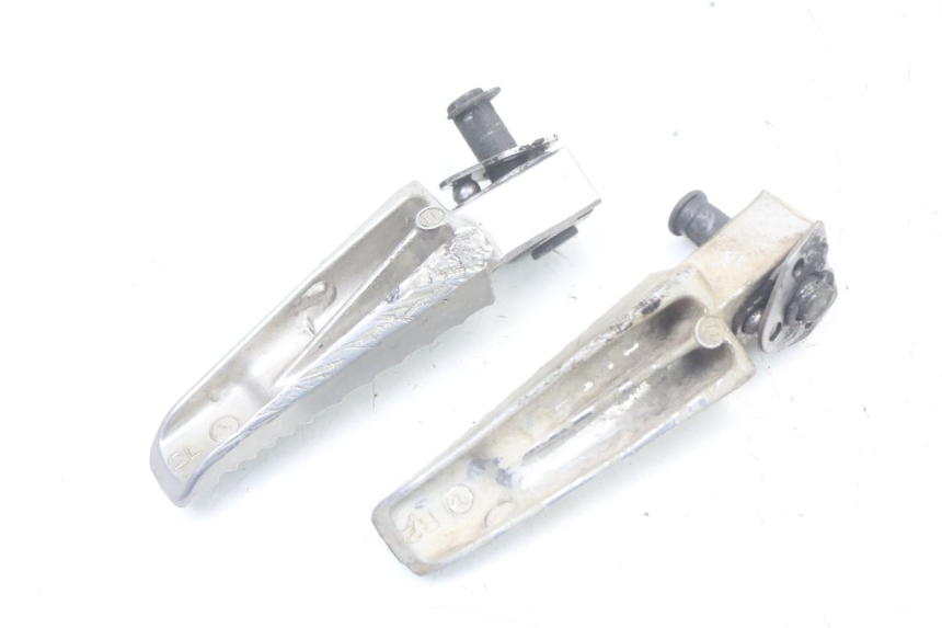 photo de PAIR REAR FOOTRESTS SUZUKI GSR 750 (2011 - 2017) - Technical close-up