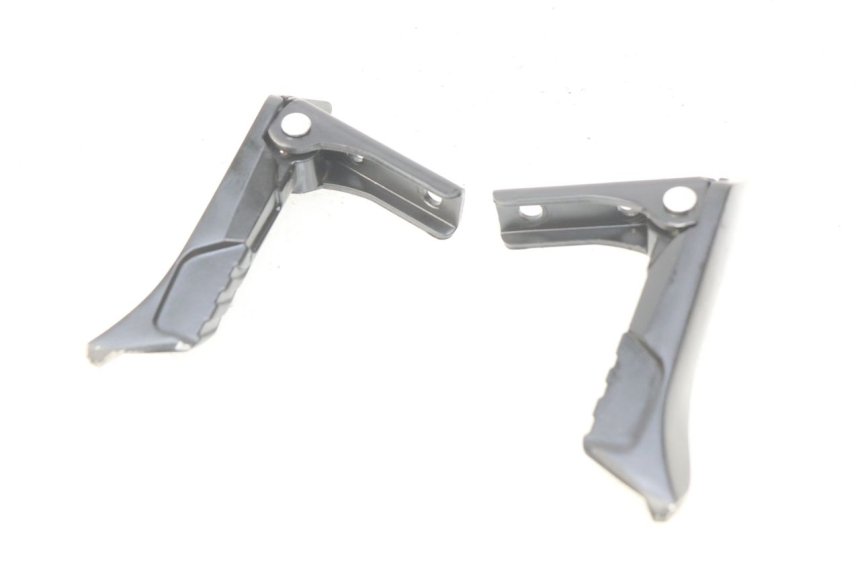 photo de PAIR OF REAR FOOTRESTS APRILIA SXR 50 (2021 - 2023) - Component detail