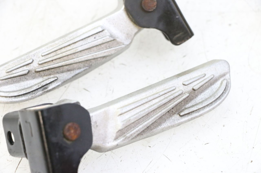 photo de PAIR REAR FOOTRESTS SYM FIDDLE 3 III 50 (2014 - 2020) - Component detail