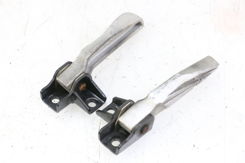 photo de PAIR REAR FOOTRESTS SYM FIDDLE 3 III 50 (2014 - 2020) - Checked used part