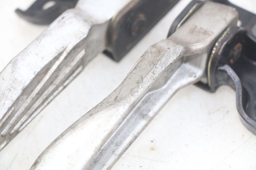 photo de PAIR OF REAR FOOTRESTS SYM SYMPHONY 125 (2009 - 2015) - Technical close-up