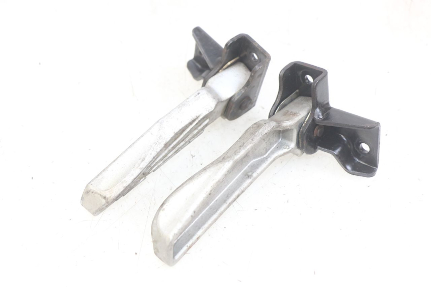 photo de PAIR OF REAR FOOTRESTS SYM SYMPHONY 125 (2009 - 2015) - Fixing points details