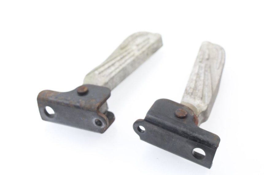 photo de PAIR REAR FOOTRESTS SYM TONIK 125 (2010 - 2014) - Component detail