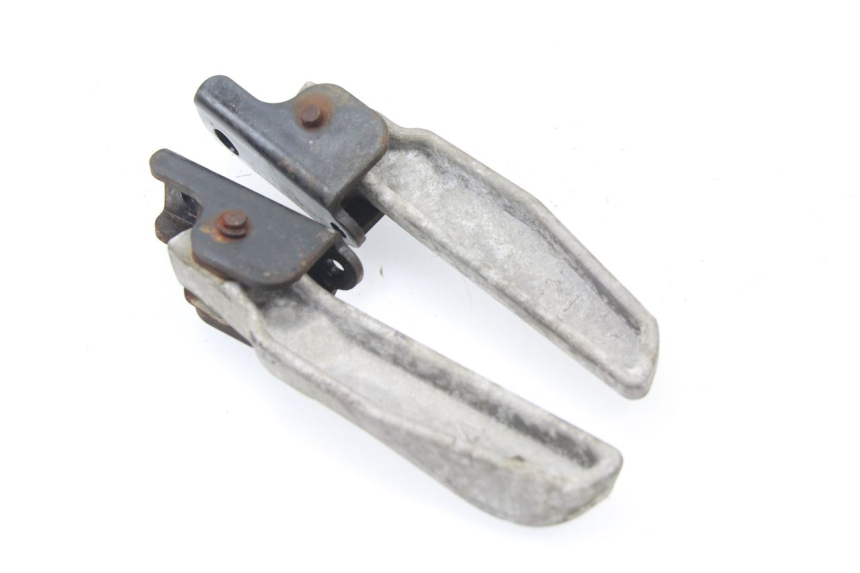 photo de PAIR REAR FOOTRESTS SYM TONIK 125 (2010 - 2014) - Zoom on usage condition