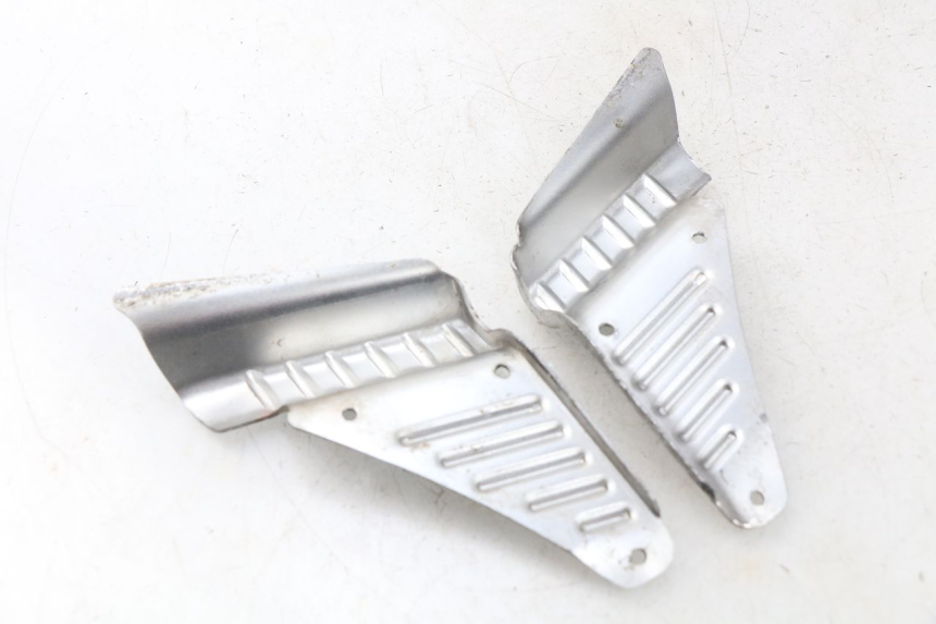 photo de PAIR REAR FOOTRESTS BAOTIAN TRAVEL SPIRIT 50 (2010 - 2012) - Component detail