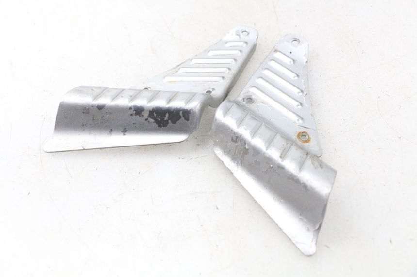 photo de PAIR REAR FOOTRESTS BAOTIAN TRAVEL SPIRIT 50 (2010 - 2012) - Zoom on usage condition