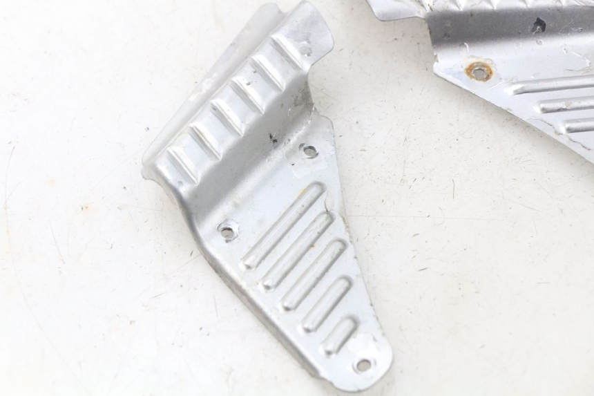 photo de PAIR REAR FOOTRESTS BAOTIAN TRAVEL SPIRIT 50 (2010 - 2012) - Alternative perspective