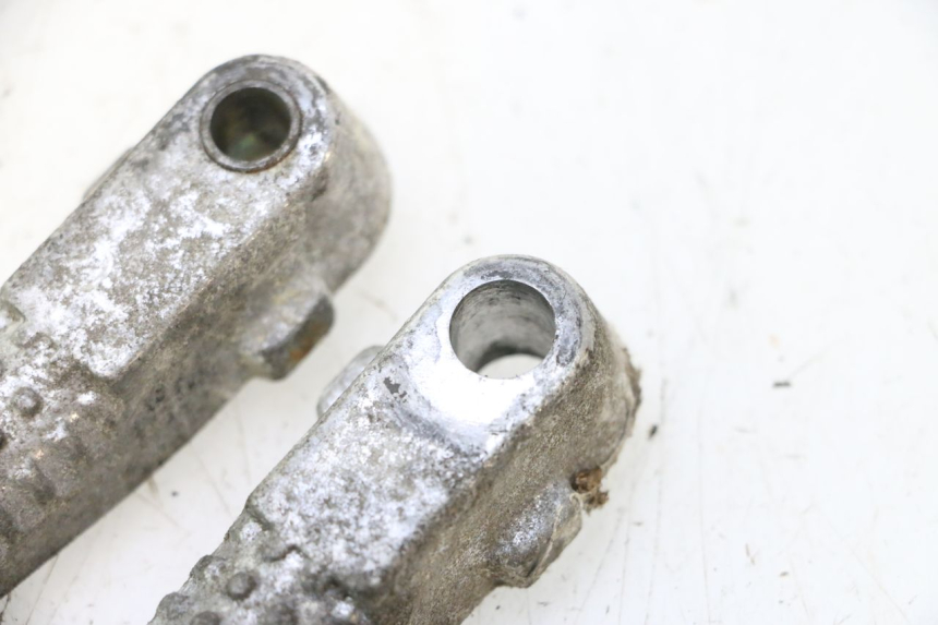 photo de PAIR OF REAR FOOTRESTS PEUGEOT TREKKER 50 (1995 - 2004) - Alternative perspective