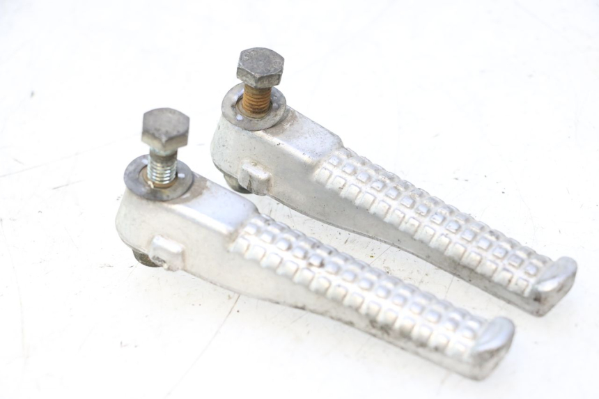 photo de PAIR OF REAR FOOTRESTS PEUGEOT TREKKER 50 (1995 - 2004) - Fixing points details